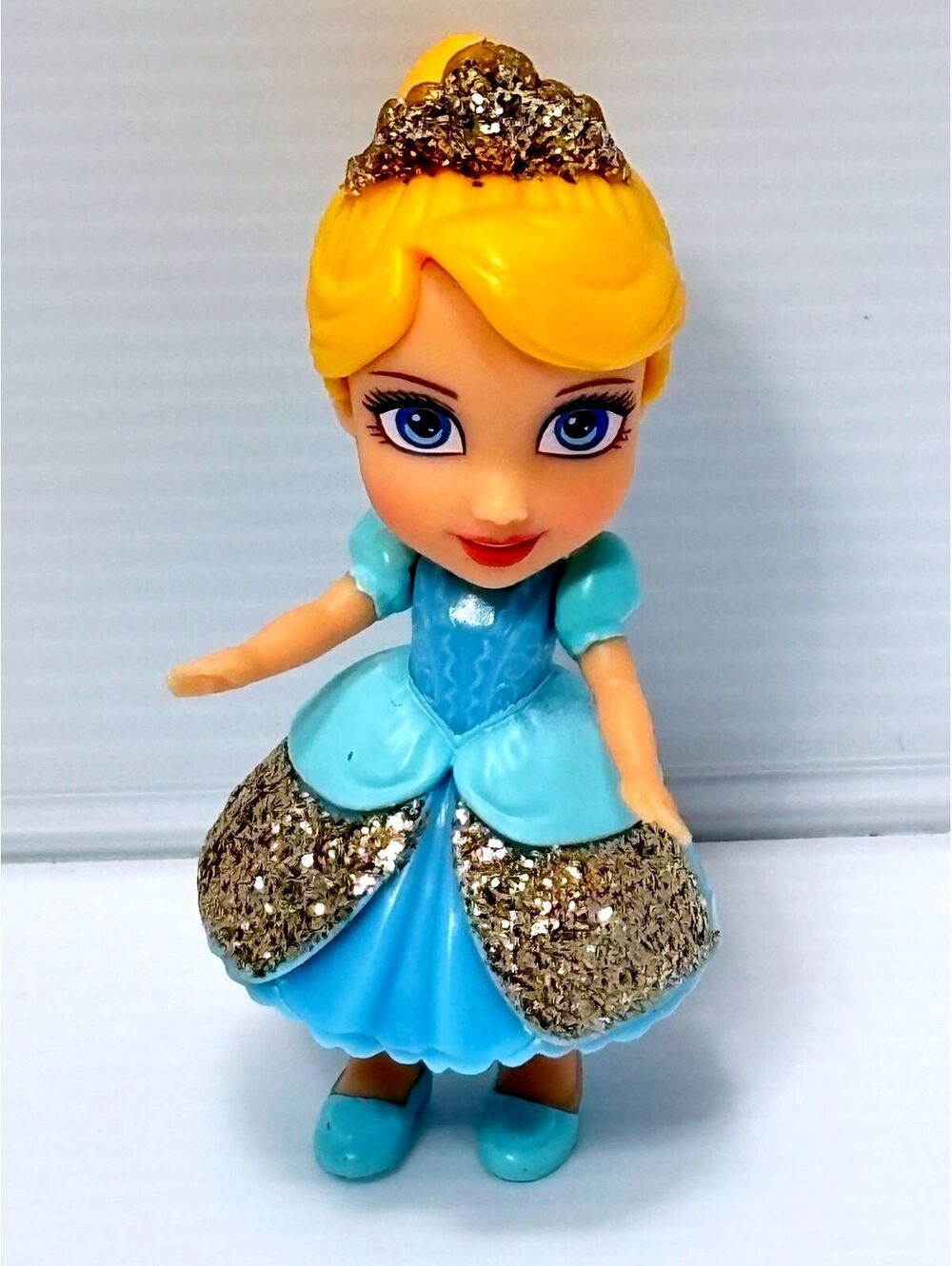 Disney Princess Cinderella Mini Poseable Doll Action Figure Toy GUC